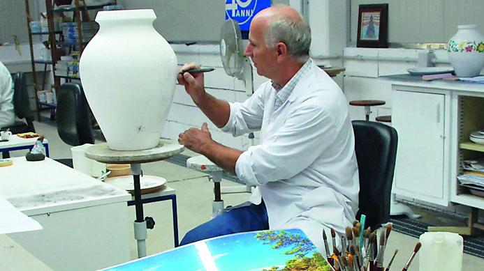 Un lavoratore della Cerasarda industria leader in Sardegna