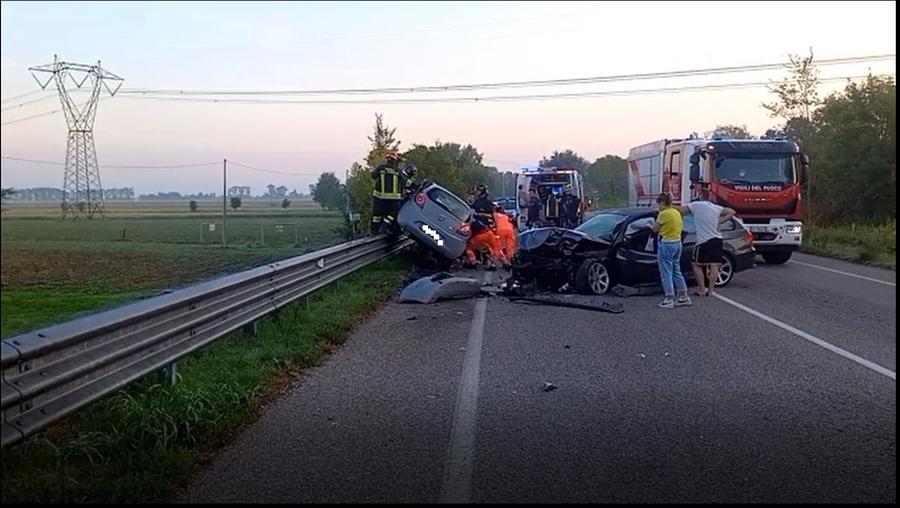 Frontale il via Zamboni: grave una donna di 45 anni