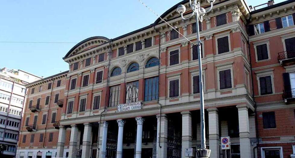 Un labirinto chiamato Politeama tra pool e commissioni d’indagine