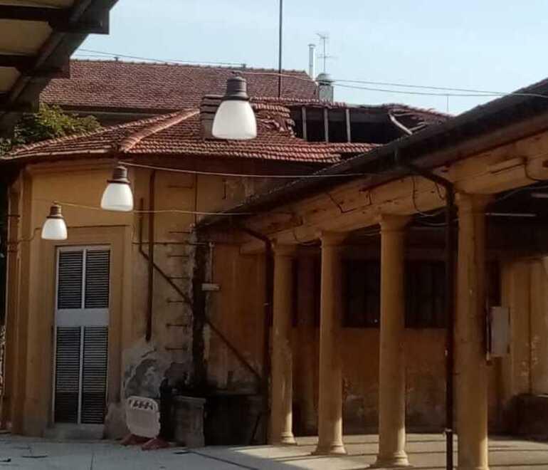Montecatini, mercato coperto in malora: «Quel buco c’è da gennaio» 