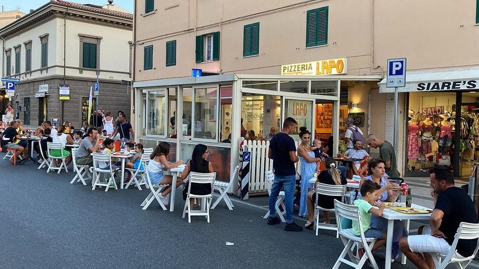 Cecina, bolletta da urlo alla pizzeria Lapo: a luglio 7.201 euro per l’elettricità