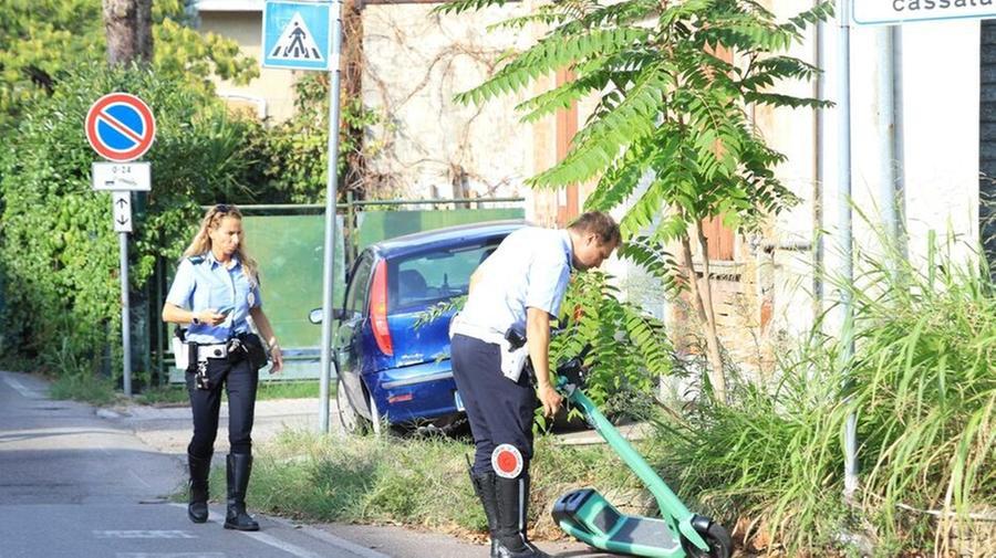 
	Gli agenti della polizia locale di Reggio Emilia intervenuti sul luogo dell'incidente&nbsp;

