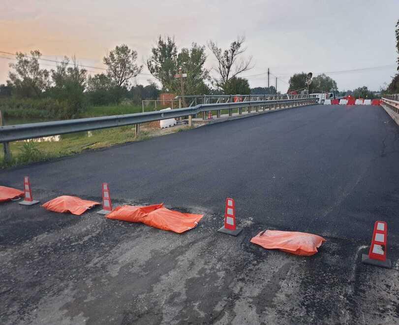 
	Nella foto il ponte sul Cavo Fiuma lungo la provinciale che collega Reggiolo e Novellara

