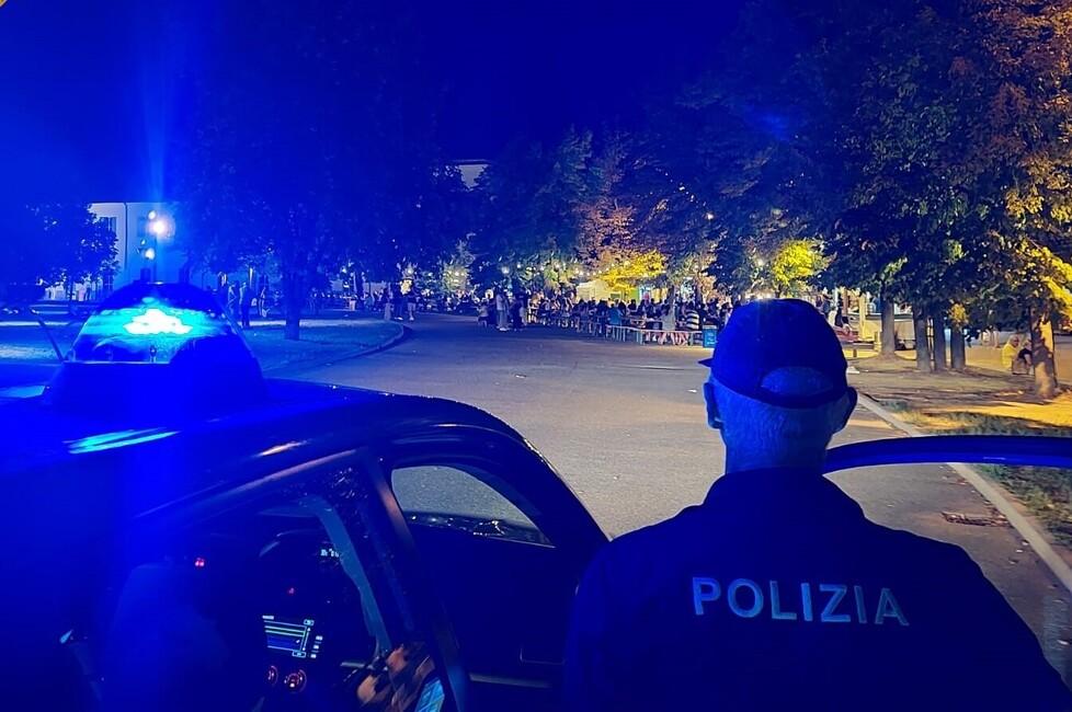 Modena, controlli di polizia: dieci persone espulse e tre già portate via 