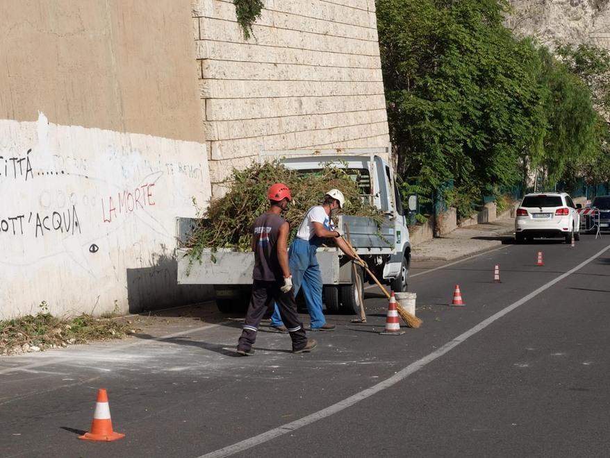 Lavori a Castello, la muraglia a tratti perde pezzi 