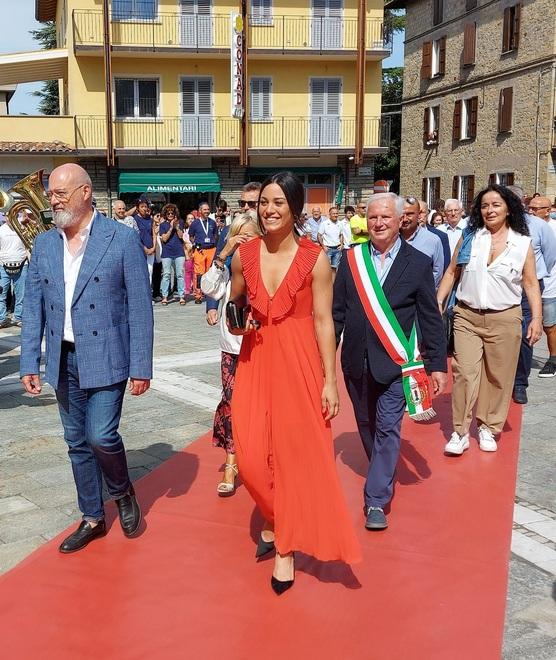 L’abbraccio di Serramazzoni a Rachele Barbieri: «Sei una stella, il nostro orgoglio» 