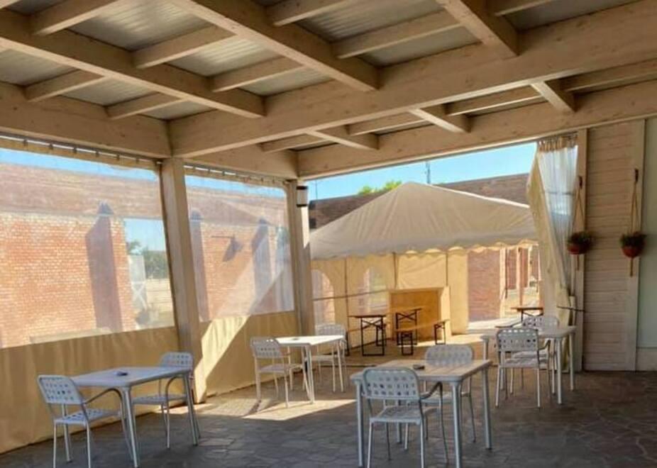 Tre fatture per i rifiuti in tre mesi: «Così è impossibile gestire il bar»