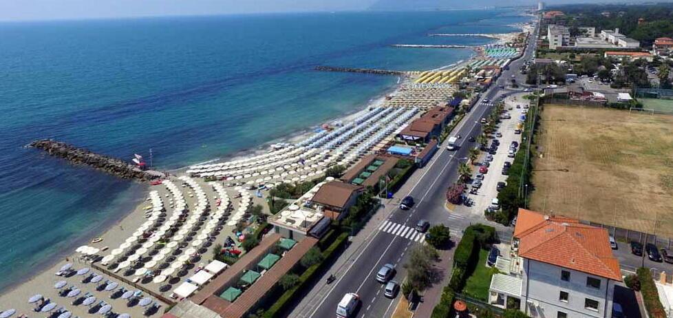 È un settembre da sold-out sulla costa apuana. La voce degli operatori