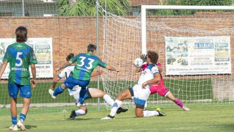 Seravezza padrone del campo: Real Forte alza bandiera bianca