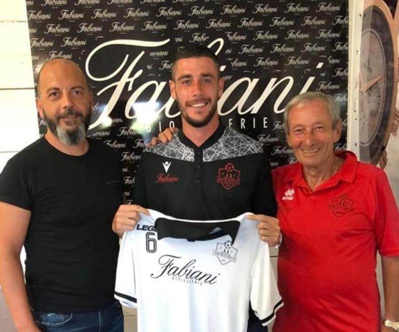 Al centro Giacomo Fabbrini autore di uno dei gol qui il giorno della sua presentazione in società
