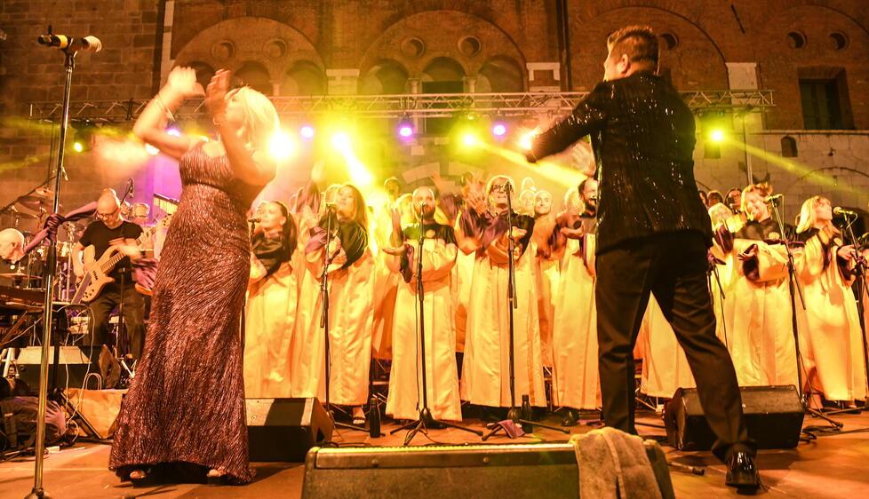 Il concerto del Sunshine Gospel Choir e la piazza San Martino