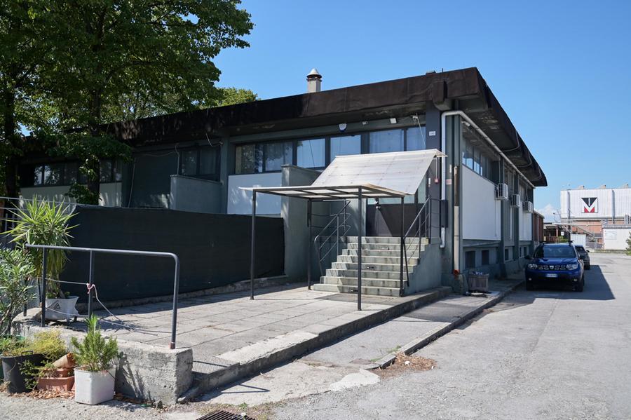 
	Il circolo cinese di via dei Confini dove &egrave; avvenuta la sparatoria (foto Autovino)

