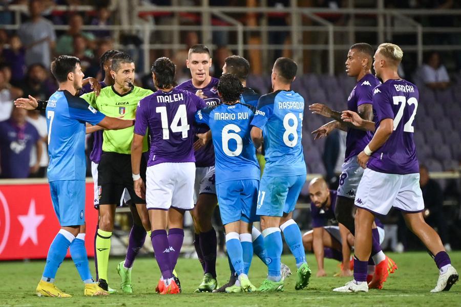 Multa da 15mila euro alla Fiorentina per cori anti-Napoli