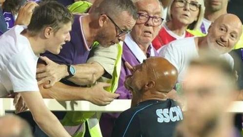 
	Il faccia a faccia tra Spalletti e il tifoso della Fiorentina al termine di Fiorentina-Napoli

