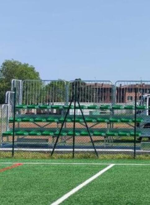 Spilamberto. Dopo il campo a sette, ora la tribuna Un altro dono della famiglia Zanasi 