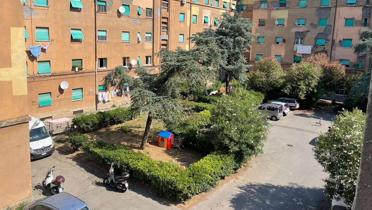 Una veduta di uno dei blocchi popolari tra via Nino Bixio e via Menotti