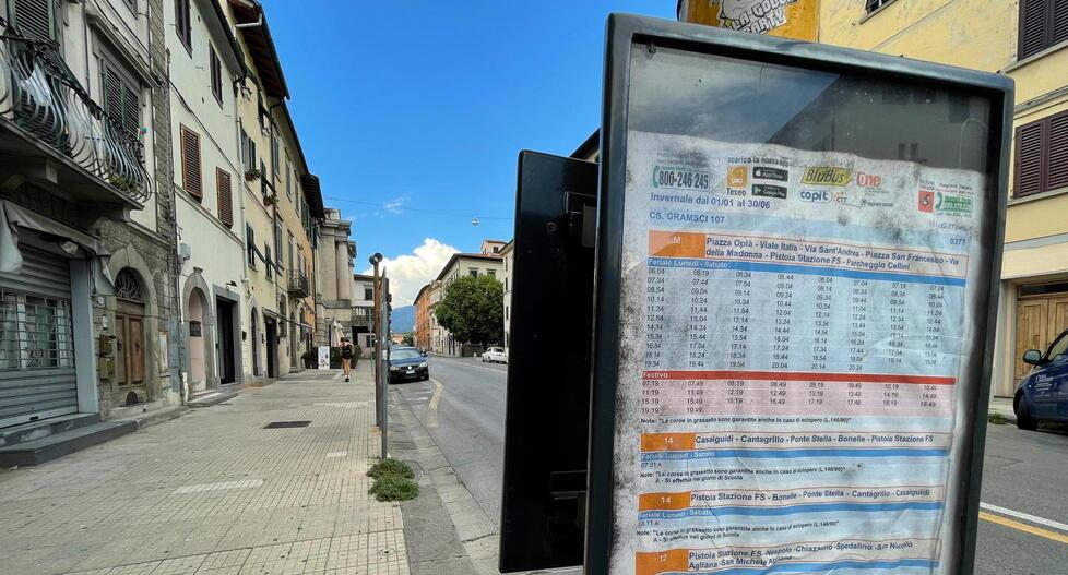 Corso Gramsci, ieri con ancora gli orari dell’inverno 2021-2022