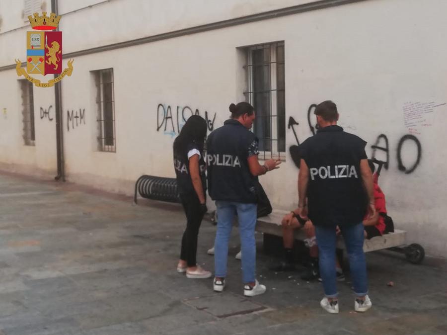 “Baby gang” a Modena, la polizia denuncia decine di ragazzini per: furti, danneggiamenti, risse, bullismo, rapine