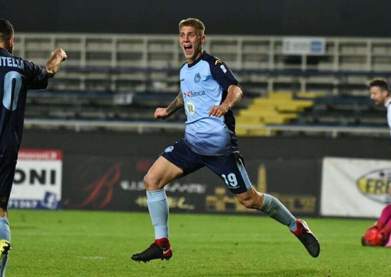 L’attaccante Ravasio in maglia AlbinoLeffe