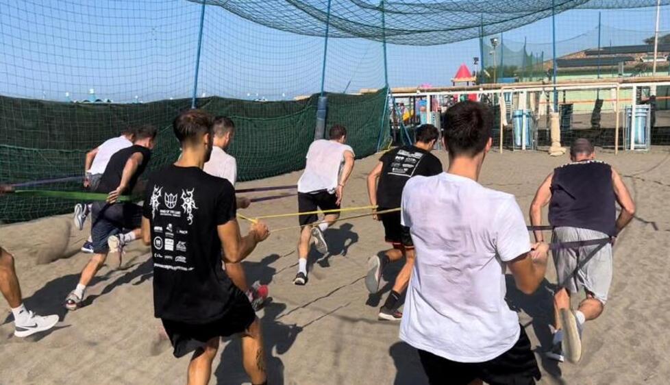 Basket Cecina scende in... spiaggia: «Così ci prepariamo alla C Gold» 