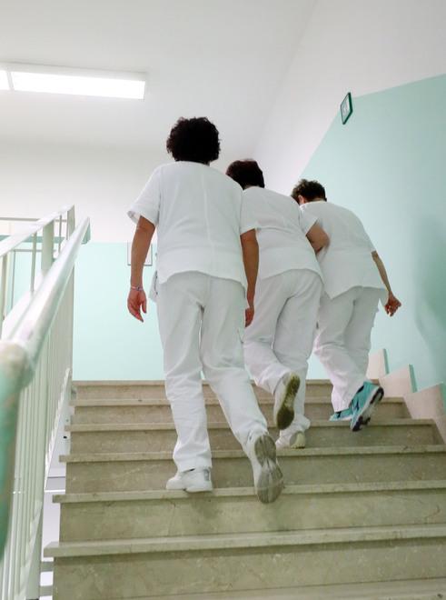 Carenza di infermieri: tre strutture ferraresi chiedono personale “in prestito”