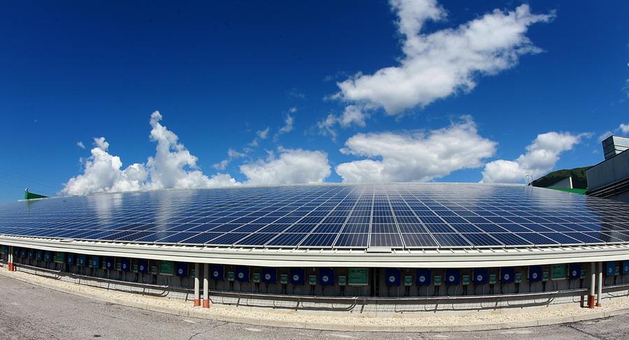 Cresce il fotovoltaico ma nell’isola non basta a superare l’emergenza