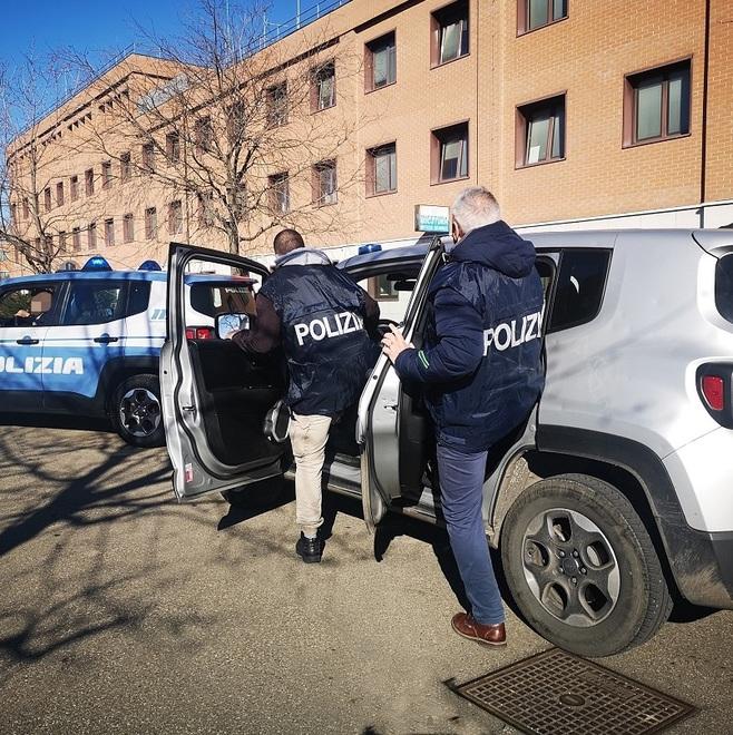 Modena Anche le ragazze picchiano: 15enne aggredita al Novi Park 