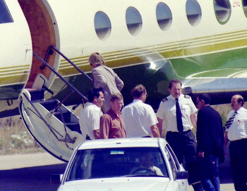 
	Lady D e Dodi in partenza dall'aeroporto di Olbia in una delle foto-scoop di Gavino Sanna

