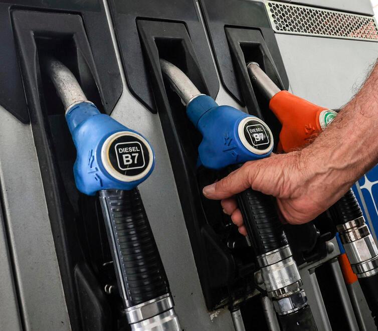 Ferrara, luci spente di notte per i distributori