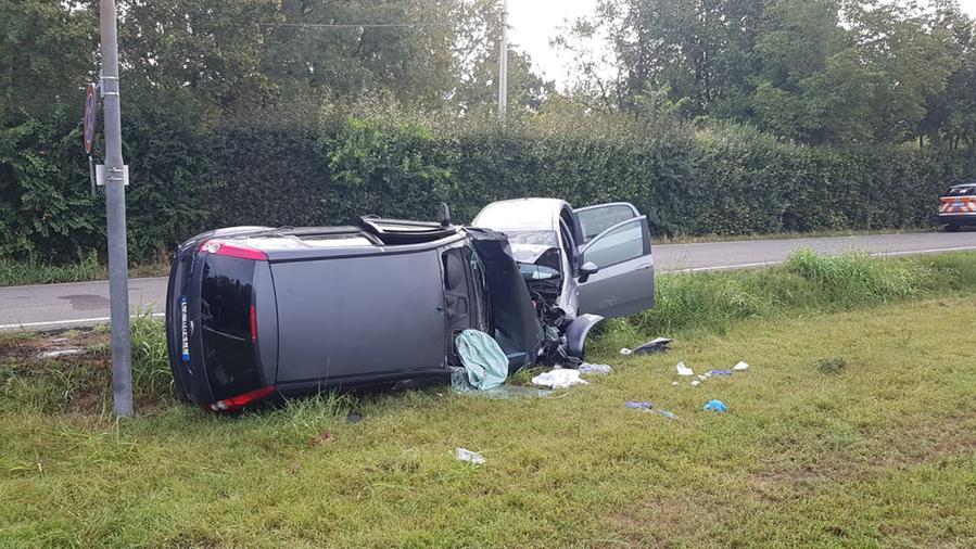 Modena, schianto frontale in via Da Porto Sud: una donna ferita