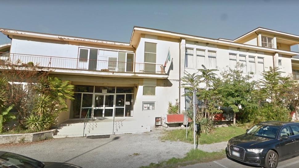 L’ingresso della scuola media Buonarroti a Ponte a Moriano