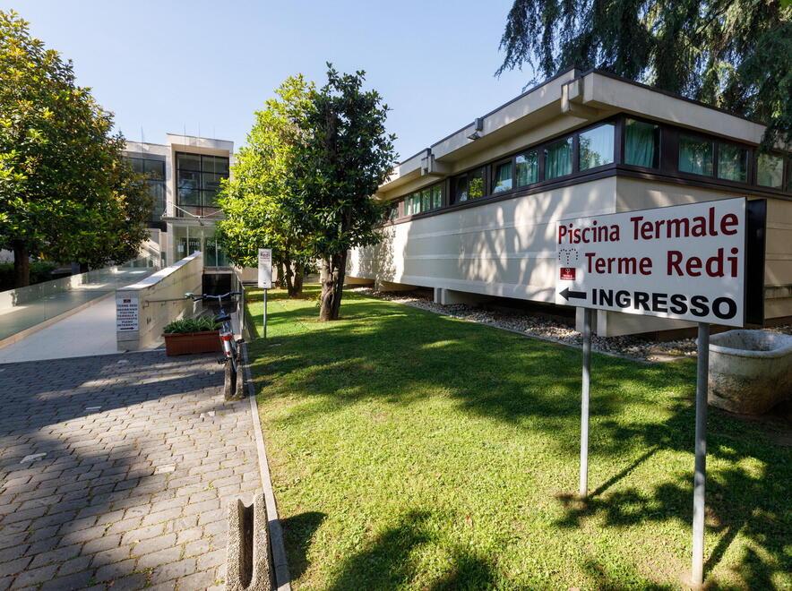 Cadono calcinacci alle termi Redi, il cliente storico: «Non tornerò» 