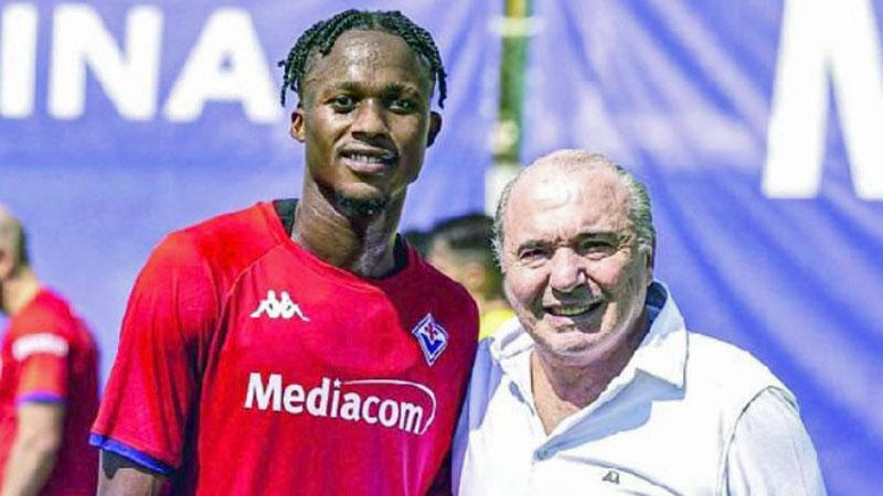 
	Christian Kouam&eacute; e il presidente Rocco Commisso prima della partenza per Udine (Foto ACF Fiorentina)

