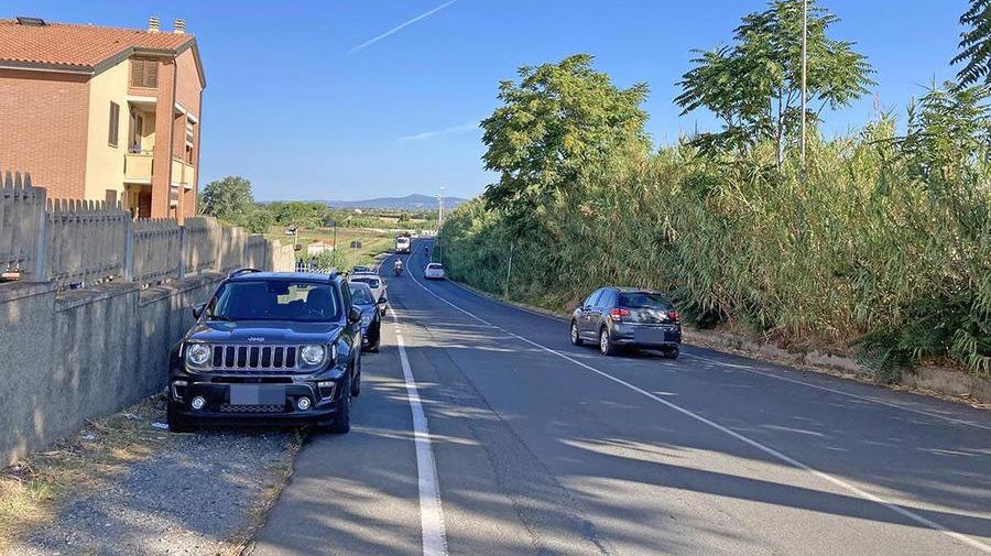 Cecina, troppe auto in via Cassola: «Sembra di stare sull’Aurelia»