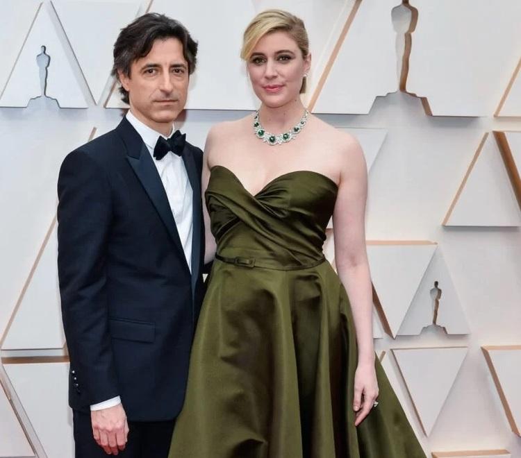 Adam Driver e Greta Gerwig protagonisti di White noise (Rumore bianco) di Noah Baumbach, film di apertura del Festival