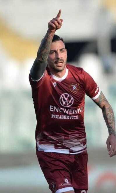
	L'attaccante Adriano Montalto&nbsp;

