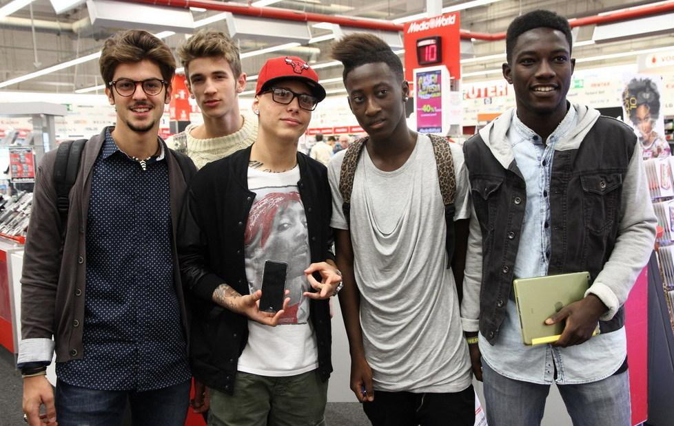 Tutti in fila per l’iPhone 6 