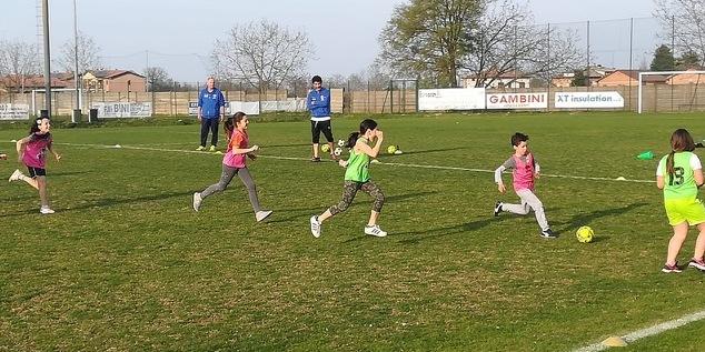 Una seduta di allenamento di calcio femminile (foto di archivio)
