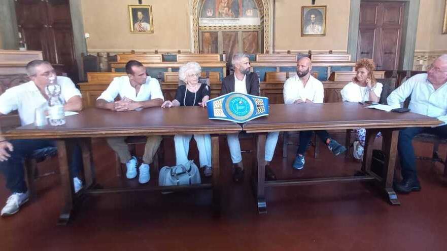 Piazza Bovio diventa un ring: in palio la cintura dei massimi