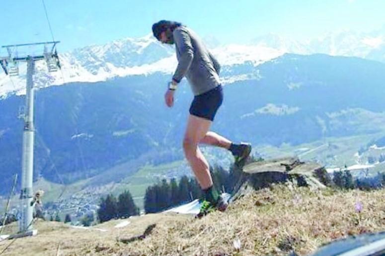 
	Alessandro mentre si allena e sopra con mamma Ang&egrave;la, babbo Roberto e la moglie Yousra

