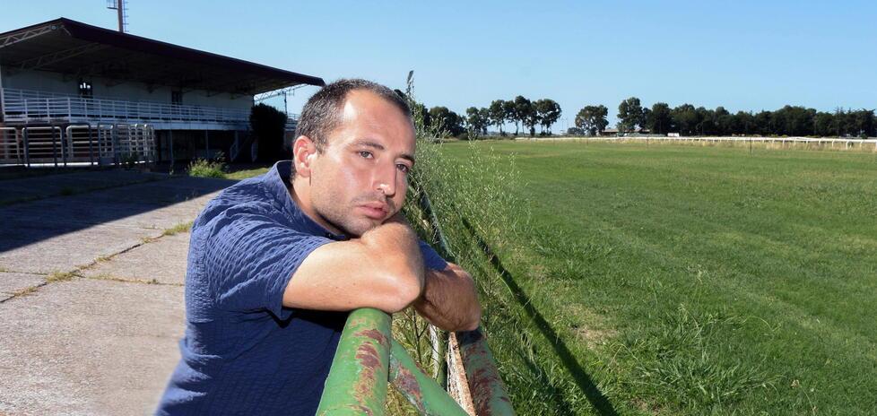 «Aiutatemi a trovare un lavoro»: l’appello dell’ex fantino Erik Fumi 