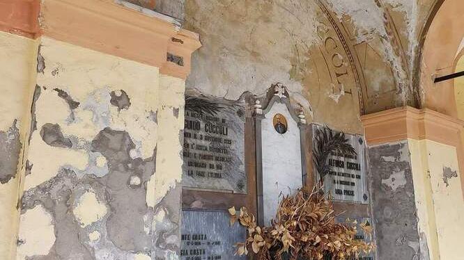 Castelfranco. Cimiteri malandati e i parenti si ribellano Il Comune si scusa: «Mancano risorse»