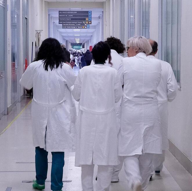 Pittalis (Forza Italia): «Sanità disastro nell'isola». Mura (Pd): "State governando voi"