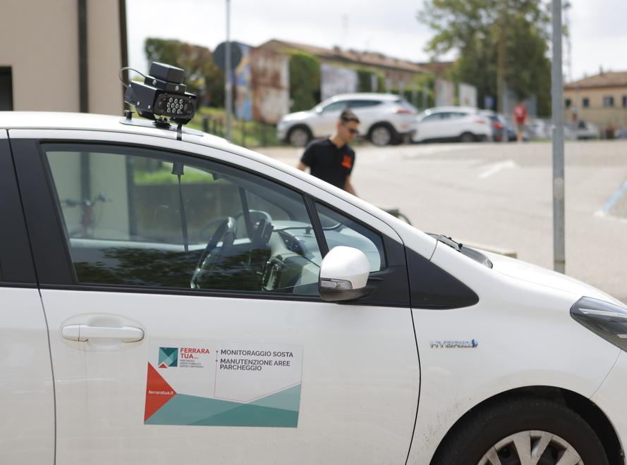 Ferrara, controlli video delle strisce blu: «Ma niente multe automatiche»