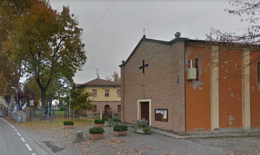 San Cesario Ladro con asciugamano in testa messo in fuga dall’altoparlante dell’abitazione