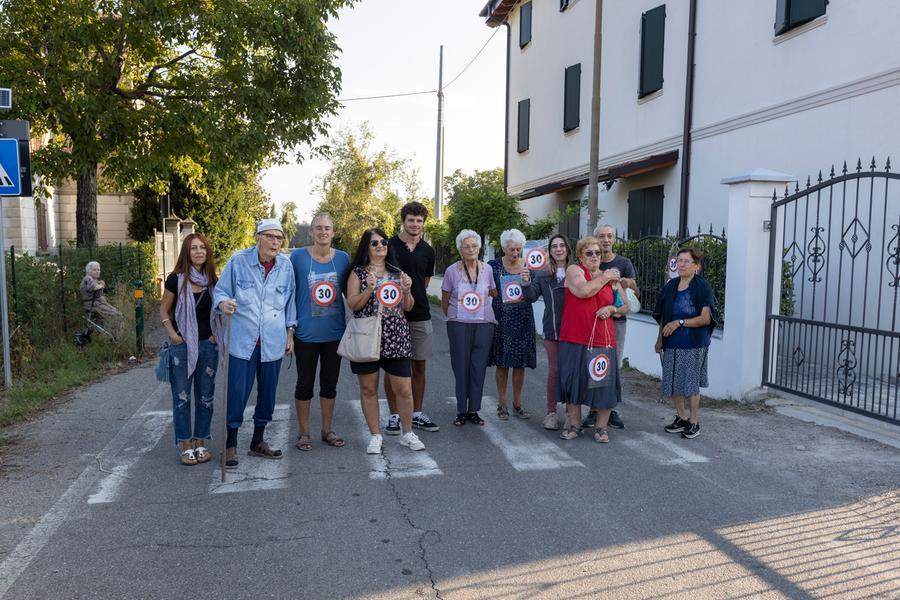 Modena. Sicurezza in via Stradella: «Sindaco, qui servono i dossi»
