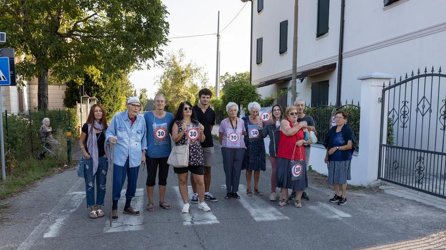 Modena. Sicurezza in via Stradella: «Sindaco, qui servono i dossi»