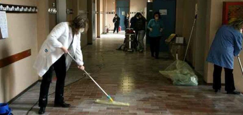 Di ruolo un bidello su tre: a rischio l’assistenza e la sicurezza a Pistoia e provincia
