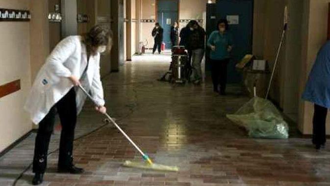 Di ruolo un bidello su tre: a rischio l’assistenza e la sicurezza a Pistoia e provincia