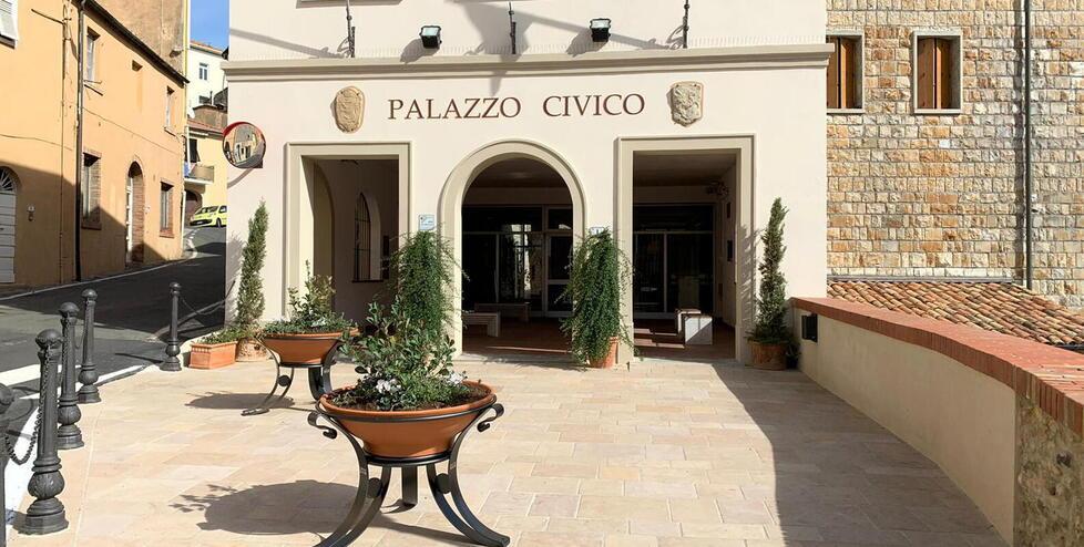 Bimbo annegato in piscina, i genitori anticipano le nozze per organizzare il funerale